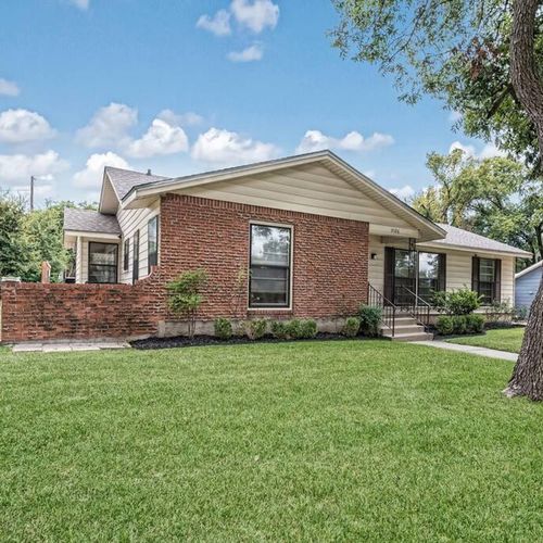 The Lyle House in Waco, Tx just minutes from Baylor and Downtown