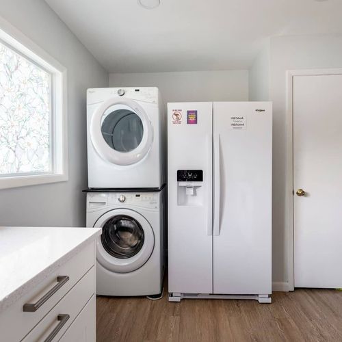 Wash away the saltwater in no time! Use the convenient washer and dryer to refresh your clothes.