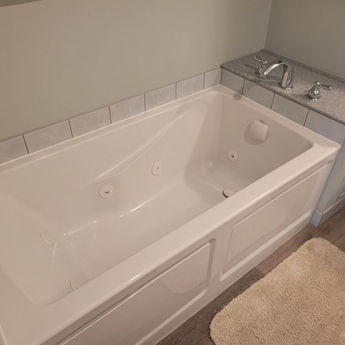 Bathroom #2 (second floor):  full en suite bathroom for the second floor bedroom. Note that the jacuzzi tub is usable as a tub, but the jets do not work.