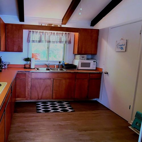 Kitchen:  the home has a lovely kitchen with all appliances, including a keurig coffee maker.