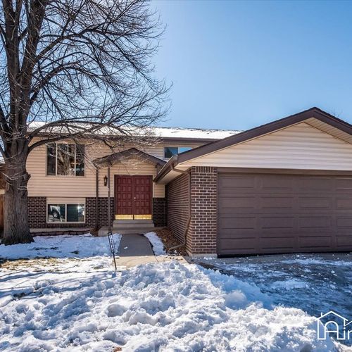 Located on a quiet suburban cul de sac in arvada, this home is minutes from major highways with quick access to downtown denver, boulder and the mountains.