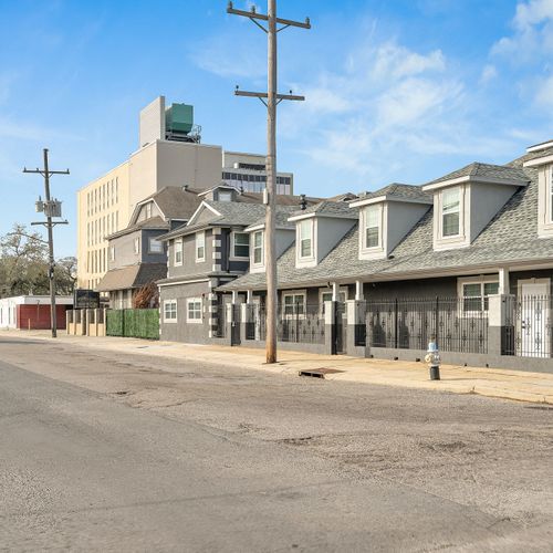 Experience the charm of New Orleans with convenient access to the city’s historic streetcar line.