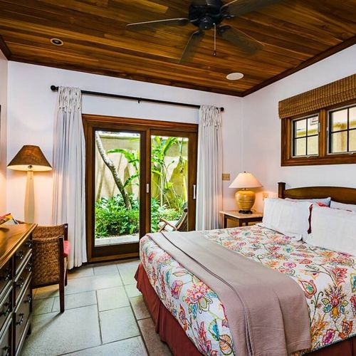 Master bedroom with a queen-size bed.