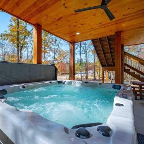 8-person luxury hot tub!