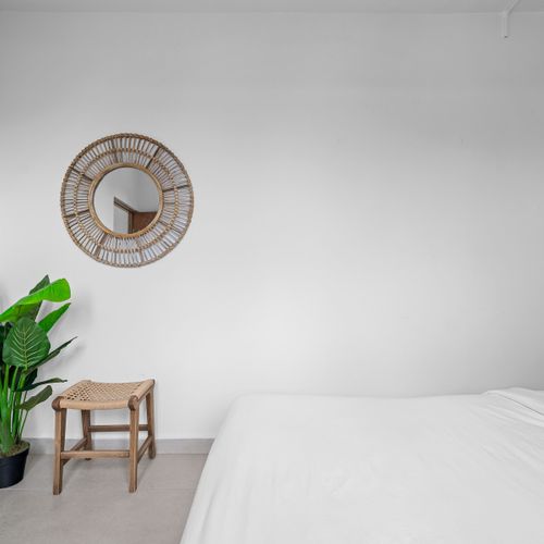 Simple, elegant decor. A minimalist space for peaceful rest.