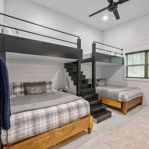 This Bunk Room features 2 Queen beds and 2 twin beds.