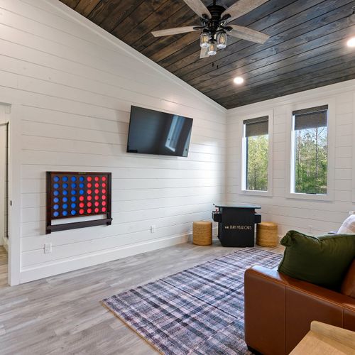 This room has an oversized Connect 4 game and arcade console.