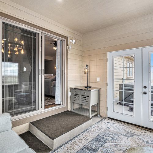Slide from cozy sunroom vibes straight into the bubbling hot tub under the sky.