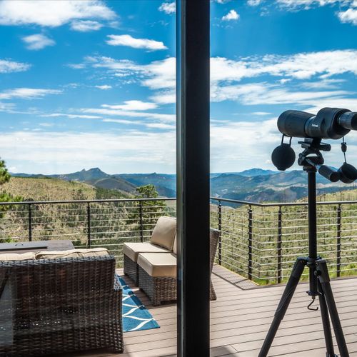 Revel in top-of-the-world views from every corner. Experience 40 acres of pure colorado bliss.