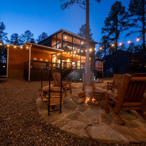 The fire pit with chairs surrounding!