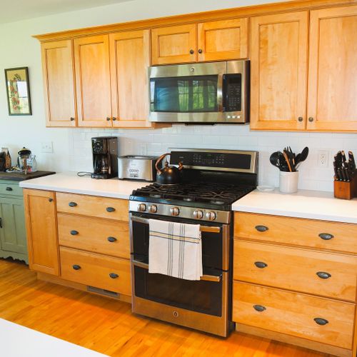 Kitchen:  the home has an excellent kitchen will all appliances (including a dishwasher) and a good supply of cooking and dining utensils.