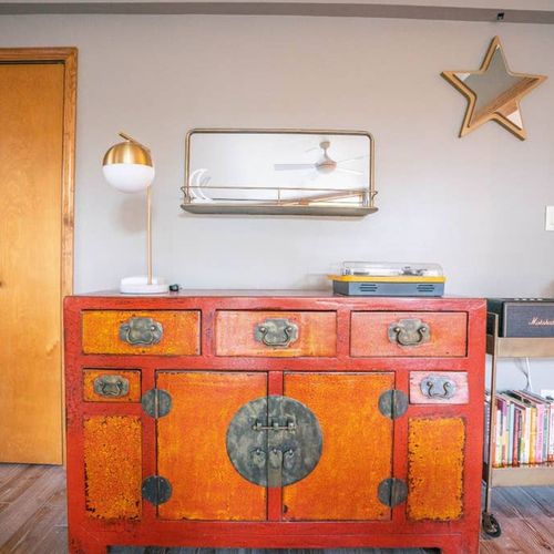 Living area includes a record player with vinyl collection and Marshall speaker.