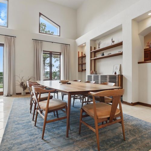 Family-style table with a view for good food and better moments.