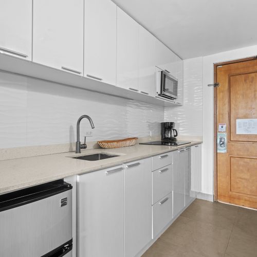 Compact yet fully equipped kitchen, perfect for preparing snacks or a light meal during your stay.