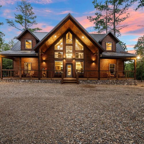 Streams & Dreams- Luxury cabin sleeps 22!