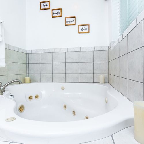 Bathroom #2 (second floor):  this is a full private en suite bathroom for the master bedroom. It includes a jetted tub!