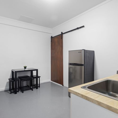 An open kitchen where every meal is a masterpiece.