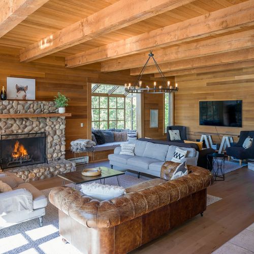Cozy living room with a gas fireplace that warms up the whole space, perfect space for morning coffees and late-night games