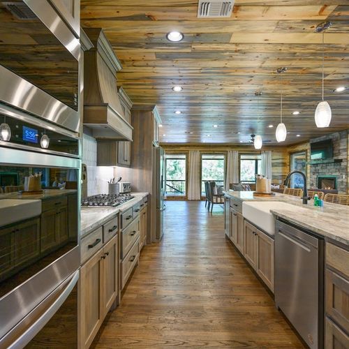 Fully equipped kitchen with all of the appliances.