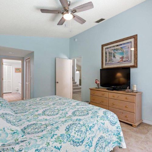 King Bedroom w/flat TV screen & attached Bathroom