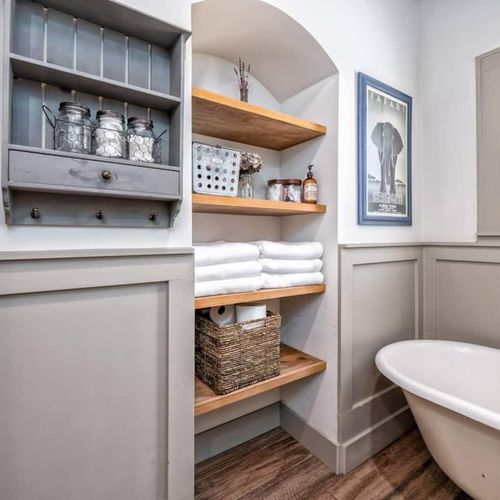 Downstairs full bath