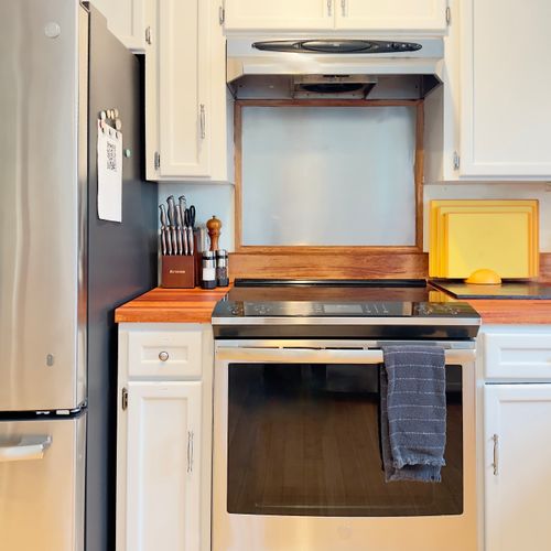 Cook comfortably with a full-size electric range, sharp knives, and solid prep space—everything set up for easy home-style meals, from quick breakfasts to relaxed dinners together.