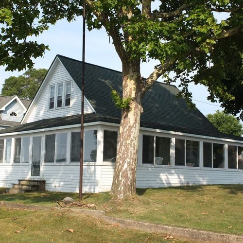Exterior:  the cottage and the huge yard!
