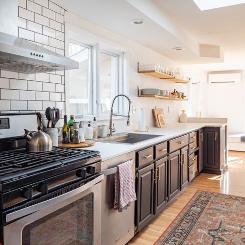 Expansive Chef's Kitchen perfectly positioned between dinning area and living room.