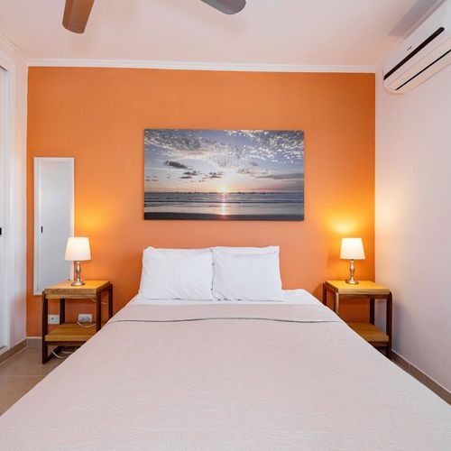 The bedroom is bright and has air contiionning.