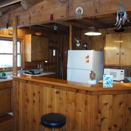 Kitchen:  the home has a cute kitchen that has all appliances except for a dishwasher.
