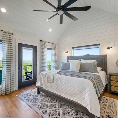 Upstairs master king suite with private balcony!