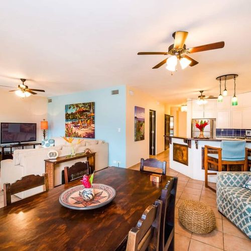 We are ready to receive you in this home-away-from-home!