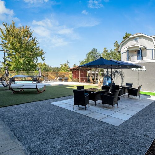 Unwind in this spacious courtyard, complete with cozy seating areas, a hammock for relaxation, and plenty of room to enjoy the New Orleans sunshine.