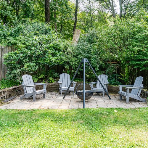 A guest favorite! Gather around the Cowboy Cauldron for a cozy fire, or use it to cook a delicious meal over wood or coal—it’s your choice! It also faced the in-ground pool.