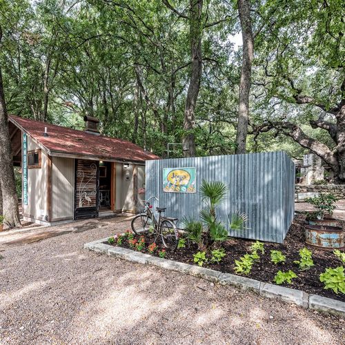 Outdoor shower behind the Cantina and the entrance to the extra bathroom with the washer and dryer