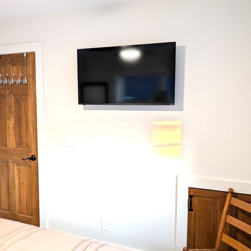 BEDROOM #4 (LOWER LEVEL):  Features a queen-size bed, ceiling fan, dresser, mirror, nightstand, nightlamps, private television, and a great view of Crystal Lake!