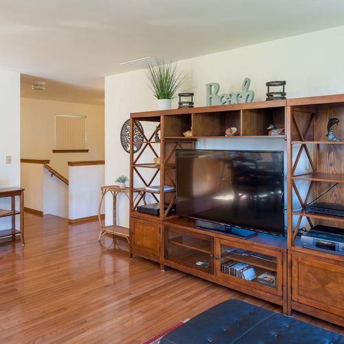 Smart TV 60" with Direct TV and streaming apps.