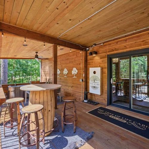 Outdoor dining area!