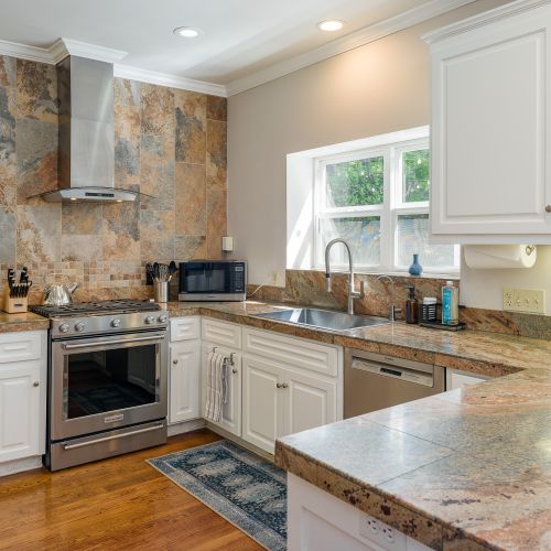 William-Sonoma complete kitchen with quartz countertops and tons of space for prepping meals.
