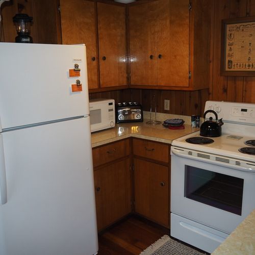 Kitchen:  the home has a cute kitchen that has all appliances except for a dishwasher.