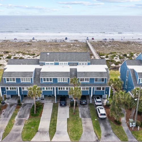 Experience beachside bliss like never before! Our location provides stunning ocean views, perfect for a relaxing and rejuvenating vacation.