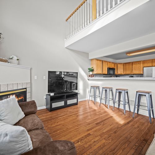 Functional open layout connecting cooking, dining, and relaxation