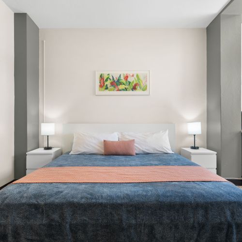 Step into comfort and relaxation! This bright and inviting bedroom offers a plush bed and ample space to unwind after a day of exploring.