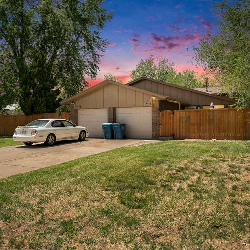 Take advantage of the ample parking in the driveway, accommodating up to 2 vehicles.
