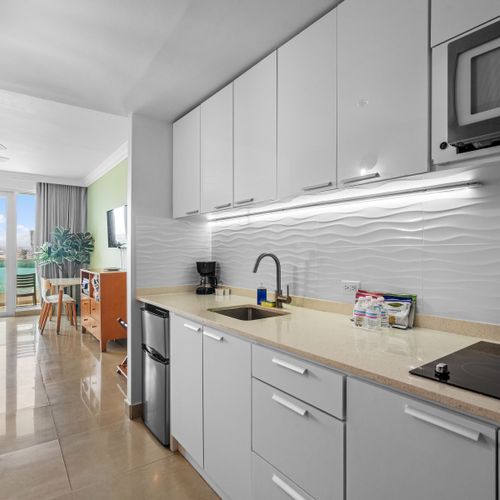 Perfect for longer stays or budget-conscious travelers: a well-appointed kitchen to prepare your own meals and snacks.