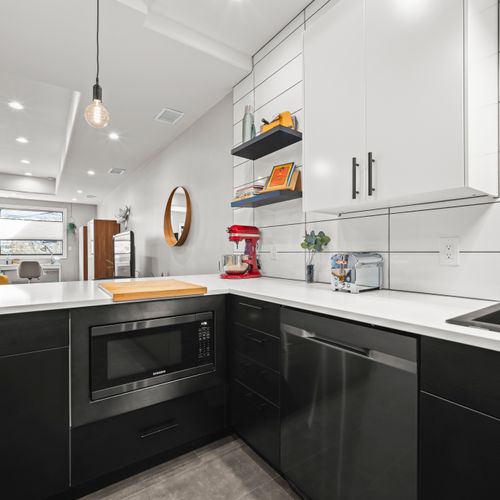 Oven and dishwasher available for cooking and easy cleanup.