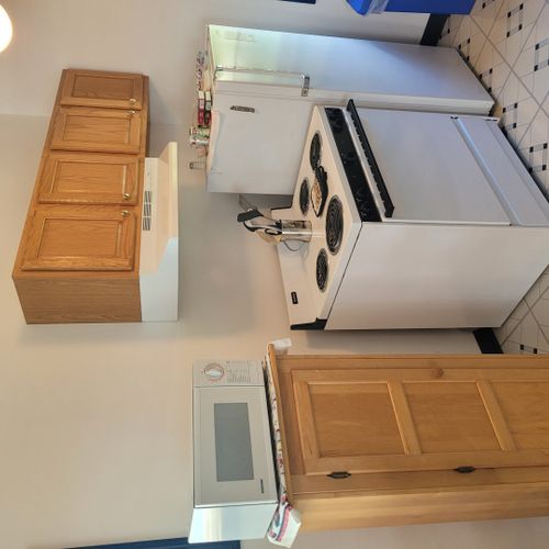 Kitchen:  the kitchen, which includes all appliances except for a dishwasher