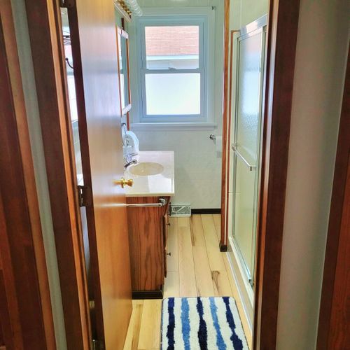 Forrest's cabin - bathroom