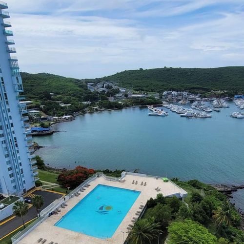 Harbor Views & Poolside Bliss: Enjoy the best of both worlds with stunning marina vistas and a refreshing swimming pool at your fingertips.