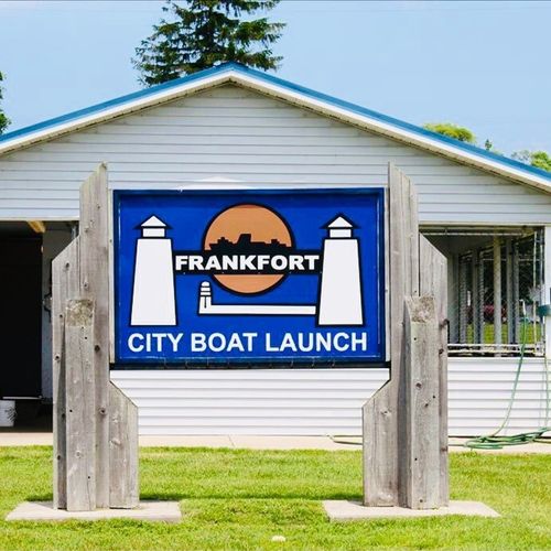 Extra:  the city of frankfort has a very nice and large public boat launch.